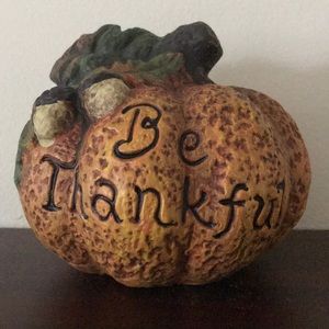 “Be thankful” pumpkin decoration